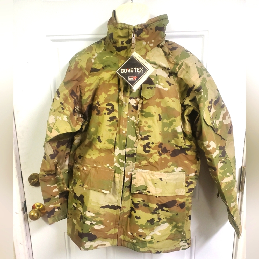 Nwt Gore-tex waterproof hunting jacket size S regular